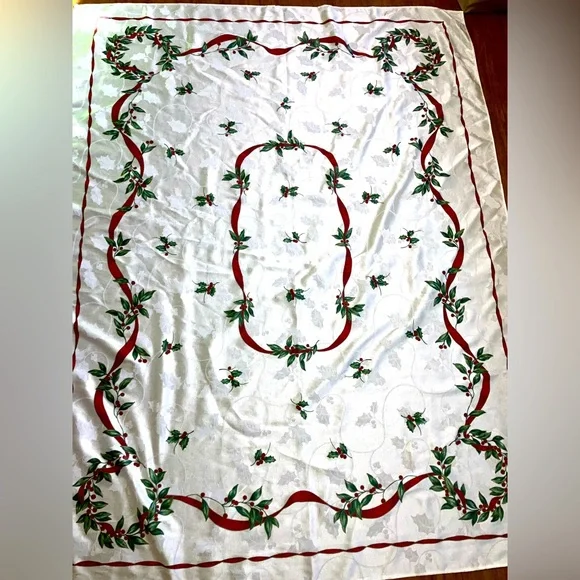 Vintage ivory mistletoe Holly Christmas tablecloth 64 x 50” - Picture 1 of 7